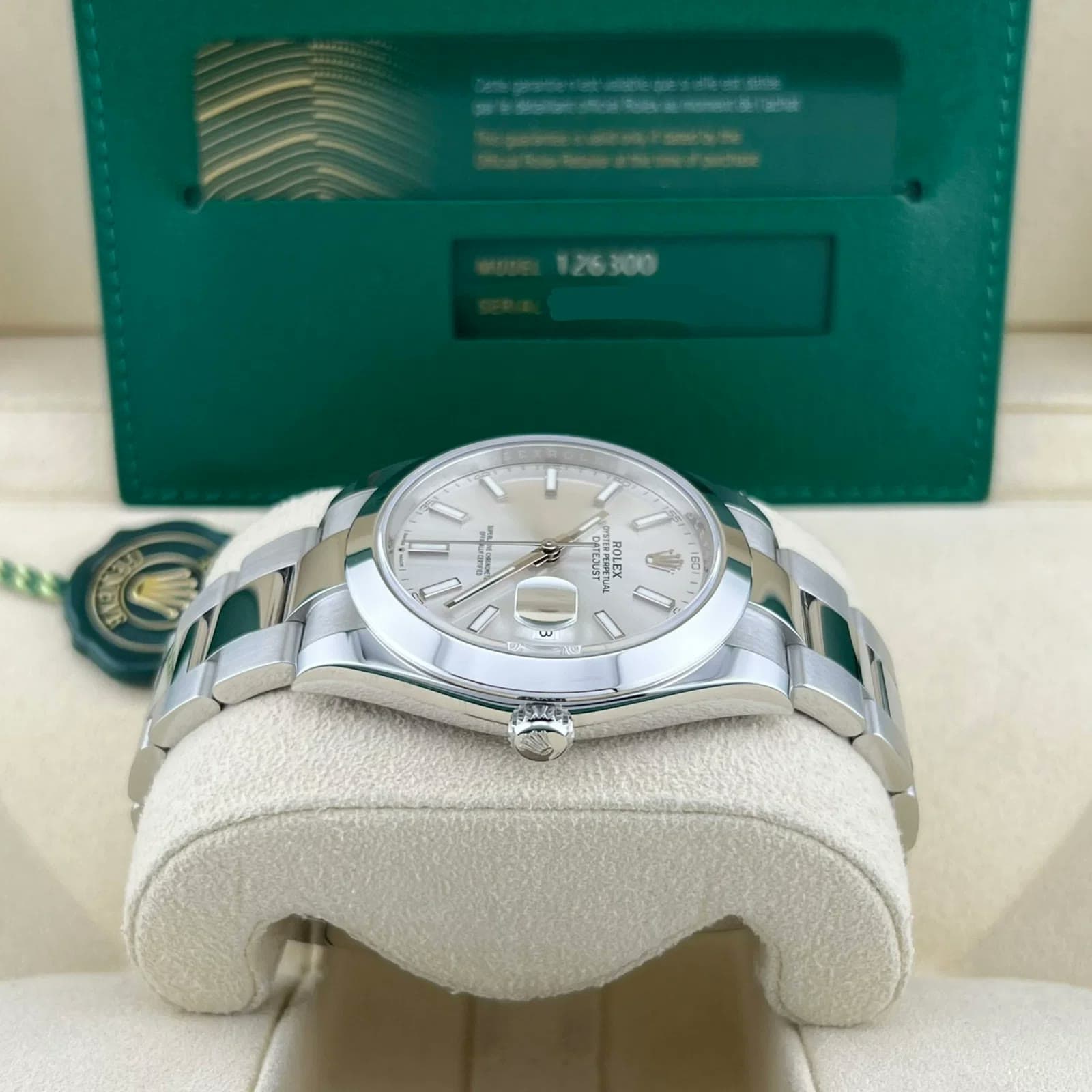 2022 Rolex Datejust 41 Steel / Smooth / Silvered / Oyster 126300-0003 — 41 mm, Steel, Silver dial