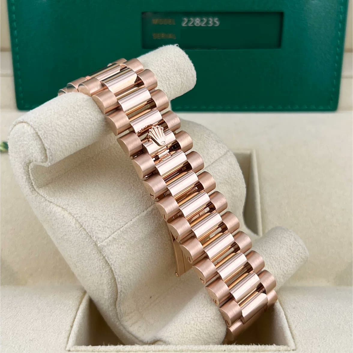 2023 Rolex Day-Date 40 Rose Gold / Fluted / Olive-Green / Roman / President 228235-0025 — 40 mm, Rose Gold, Green dial